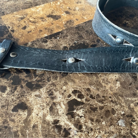 Vtg Mexican Leather Belt with Heavy Turquoise Chip Buckle - Picture 4 of 10